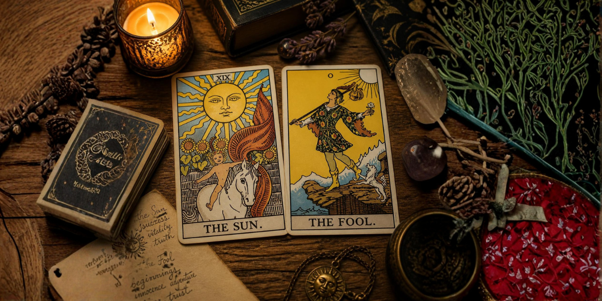 El Sol y El Loco en una tirada de tarot y el mensaje luminoso que traen juntos