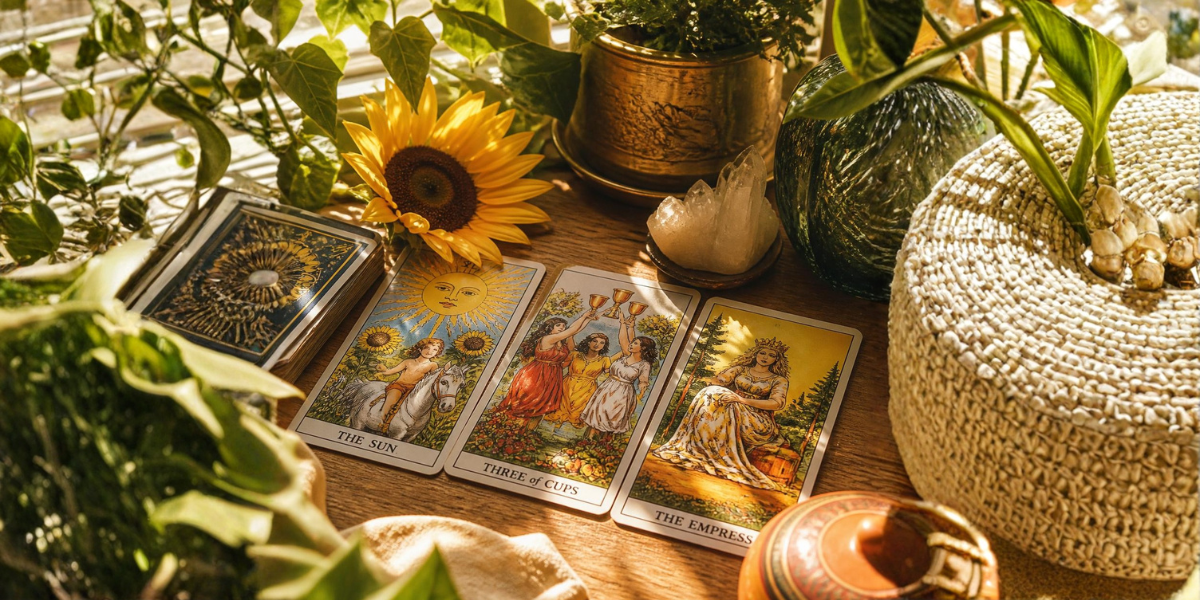 Tarot de verano y las cartas que iluminan la estación más luminosa